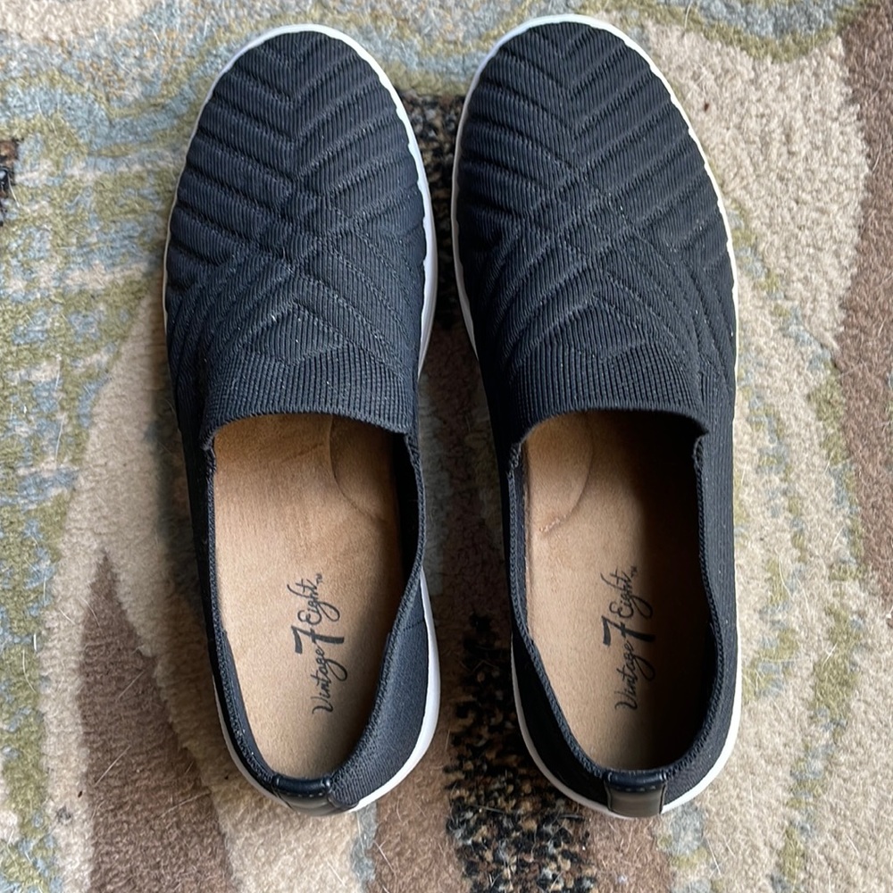 Women’s size 8 1/2 slip on sneakers